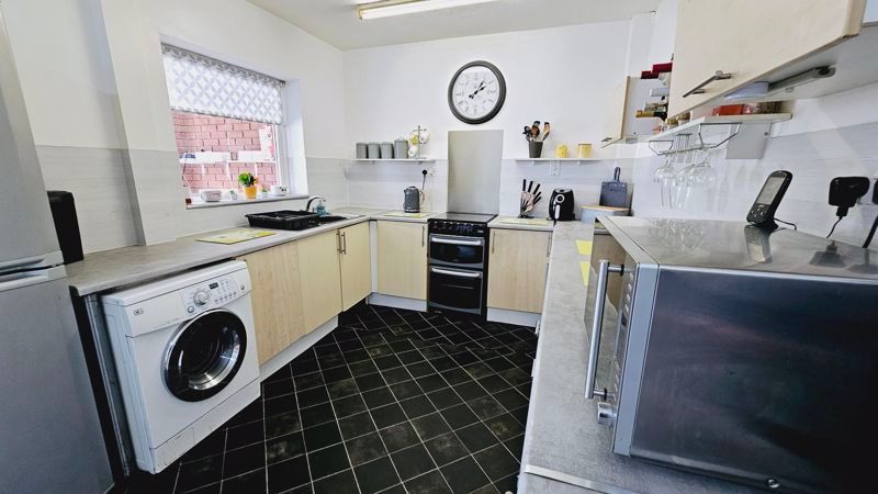 4 bed terraced house for sale in Hinton Crescent, Hereford HR2, £236,500