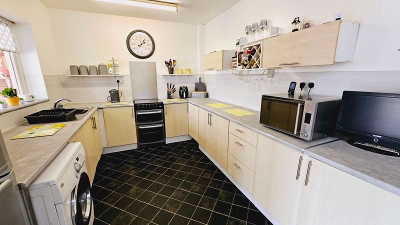 4 bed terraced house for sale in Hinton Crescent, Hereford HR2, £236,500