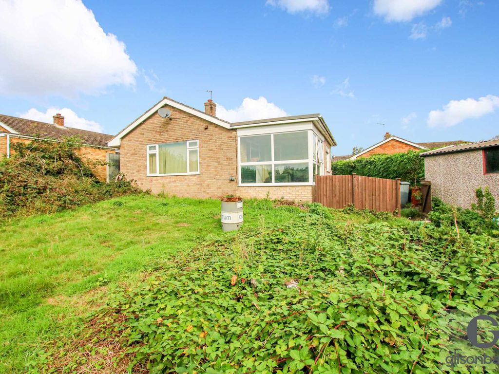 2 bed detached bungalow for sale in Stanley Close, Cantley NR13, £200,000