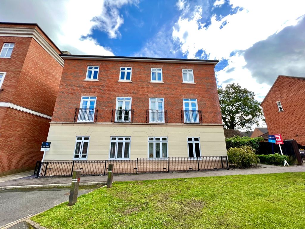 1 bed flat for sale in Market Court, Old Dickens Heath Road, Dickens Heath B90, £165,000
