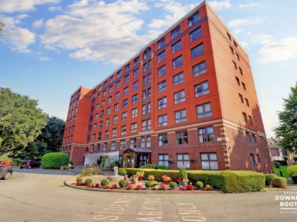 2 bed flat for sale in Lower Sandford Street, Lichfield WS13, £150,000