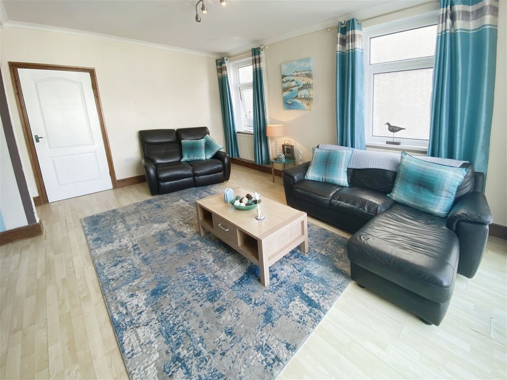 2 bed flat for sale in New Road, Porthcawl CF36, £165,000