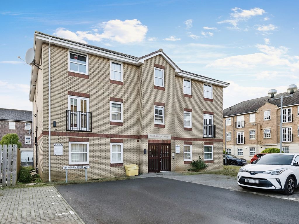 2 bed flat for sale in Henry Bird Way, Northampton NN4, £130,000