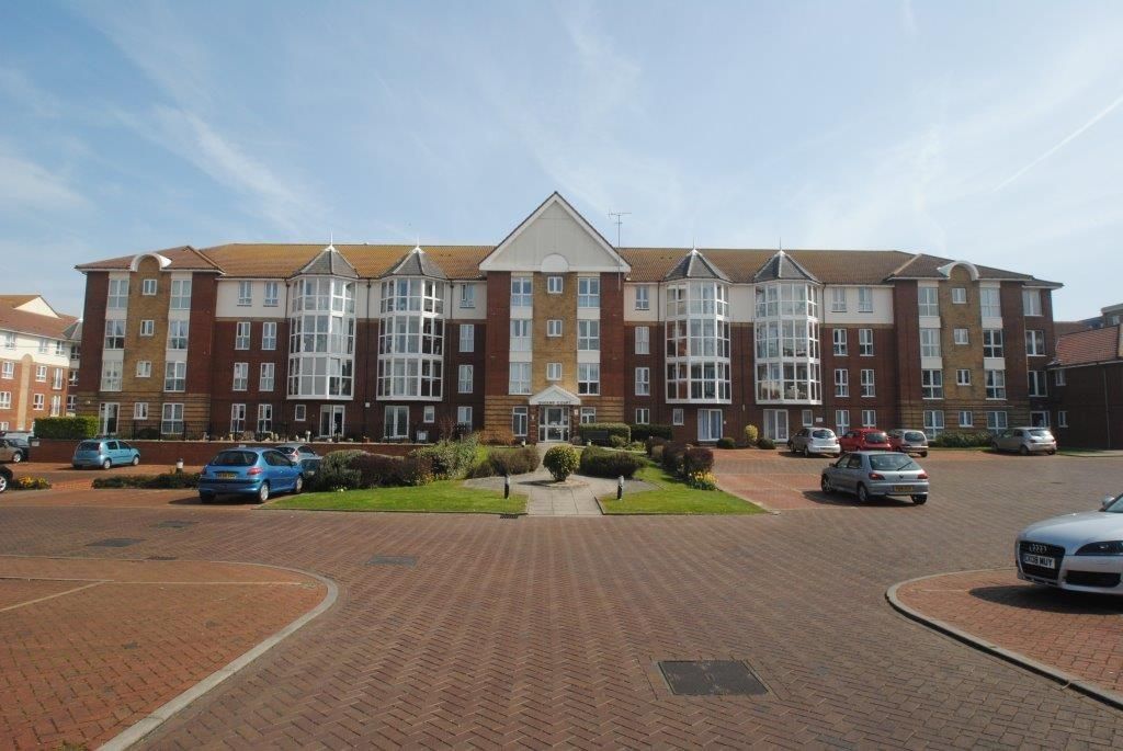 2 bed flat for sale in Queens Parade, Cliftonville, Margate CT9, £110,000