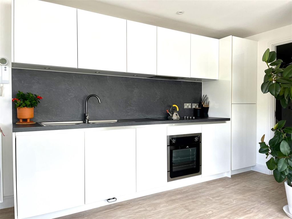 1 bed flat for sale in The Street, Ashtead KT21, £235,000
