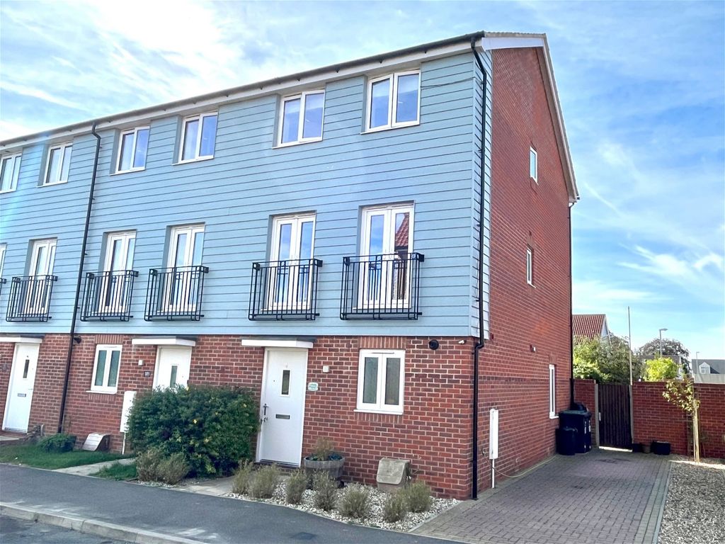 3 bed town house for sale in Celandine View, Soham, Ely CB7, £335,000