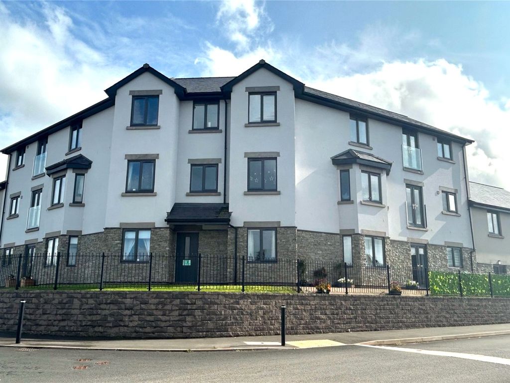 2 bed flat for sale in Hoggan Park, Brecon, Powys LD3, £200,000