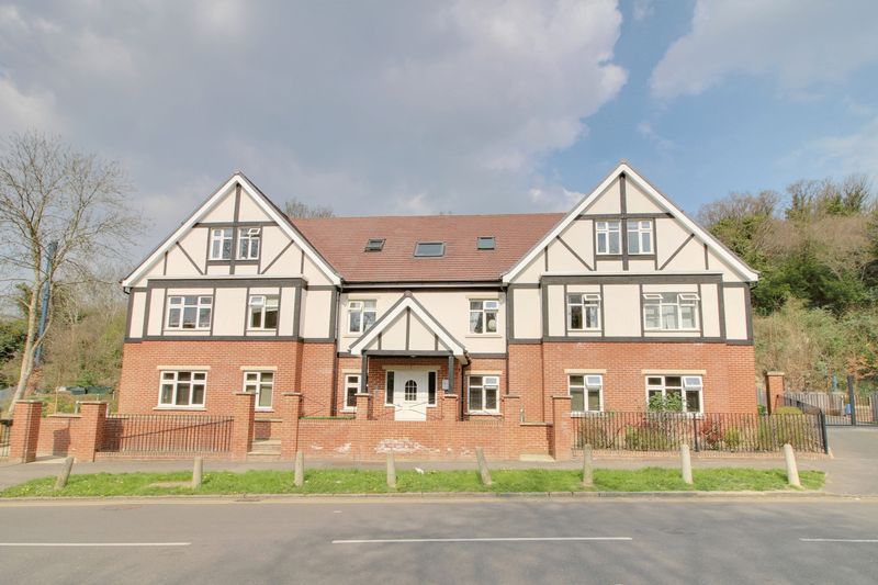 2 bed flat for sale in Riddleah Court, Lower Barn Road, Purley CR8, £325,000