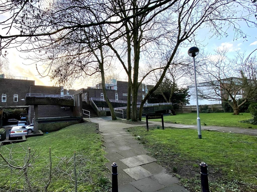 1 bed flat for sale in Slough Lane, Kingsbury NW9, £250,000