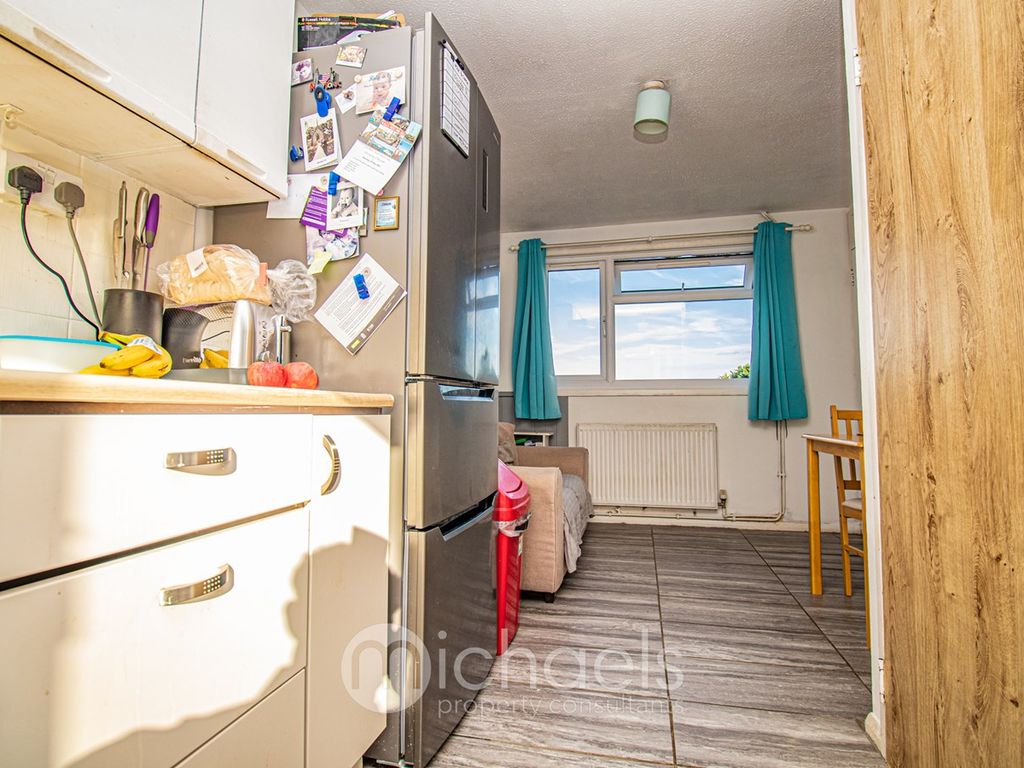 3 bed terraced house for sale in Scott Close, Braintree CM7, £270,000