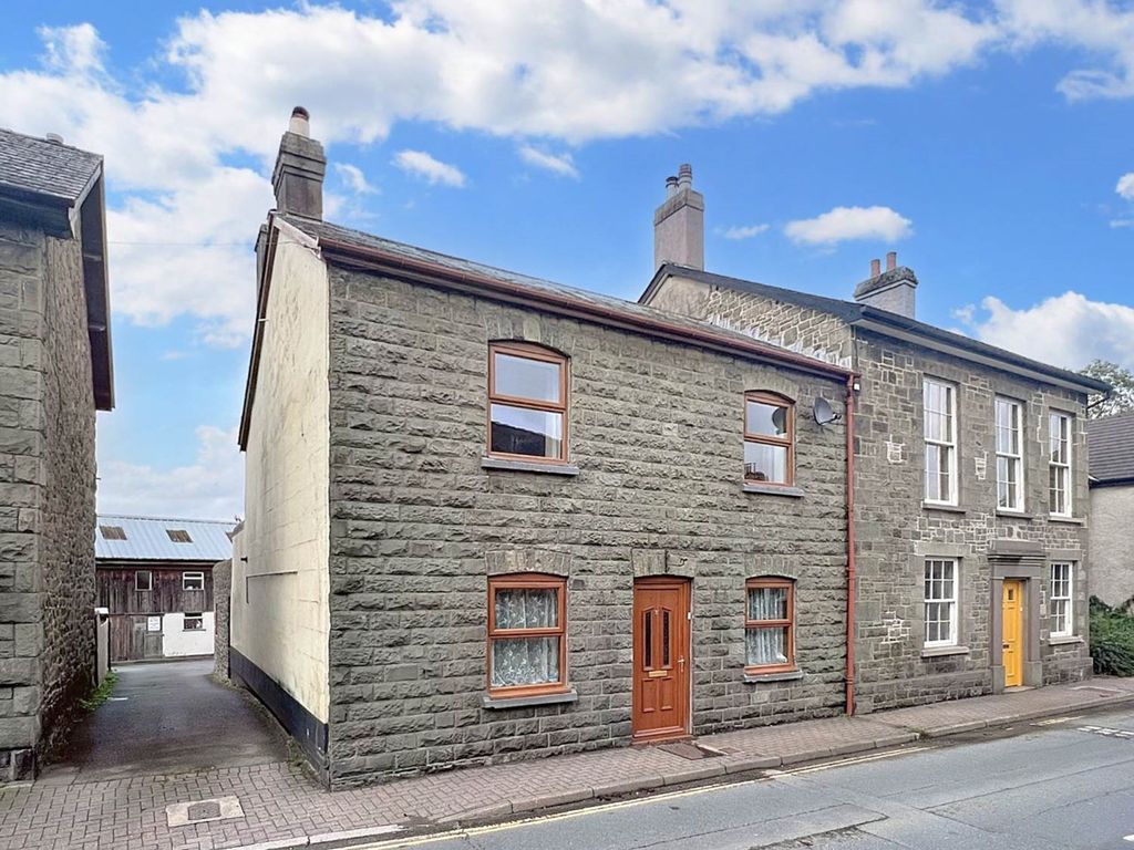 3 bed town house for sale in Castle Street, Builth Wells LD2, £180,000