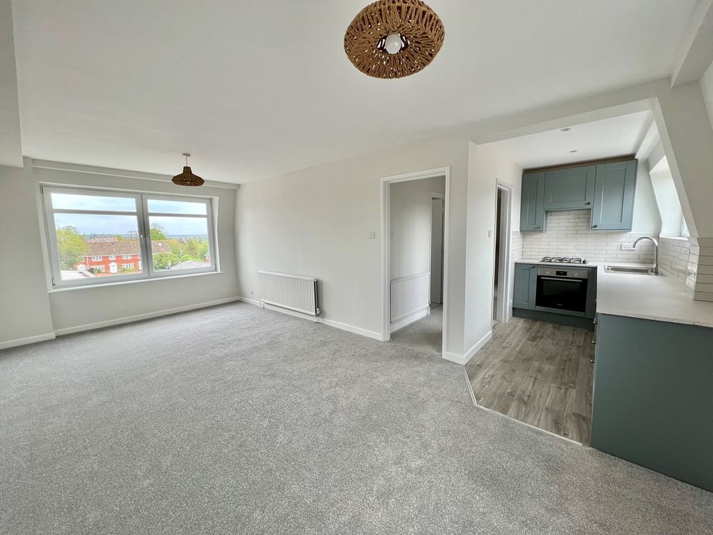 2 bed flat for sale in Cannon Street, Lymington SO41, £335,000