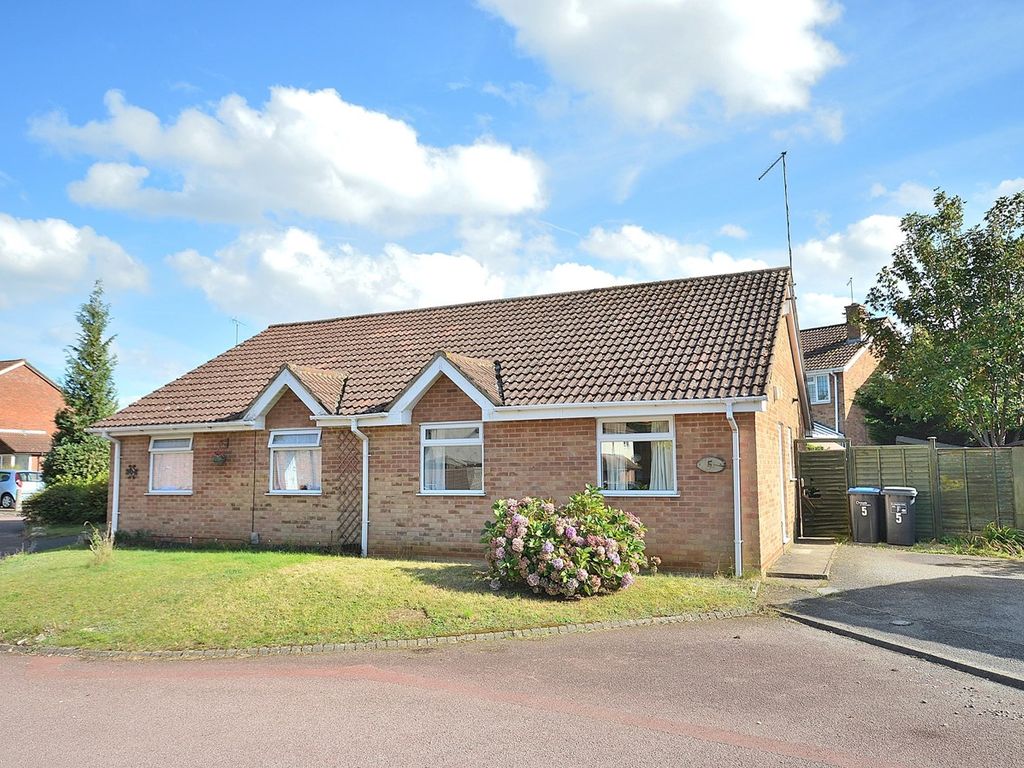 2 bed bungalow for sale in Keyham Court, Northampton NN3, £180,000