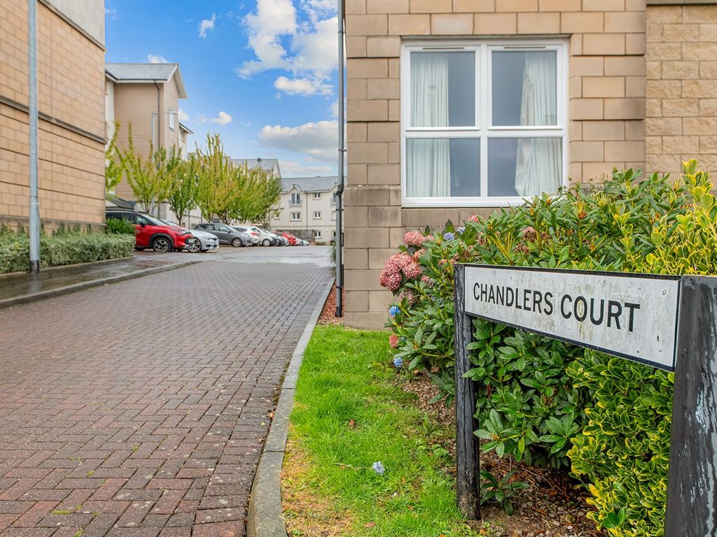 2 bed flat for sale in Chandlers Court, Stirling FK8, £195,000