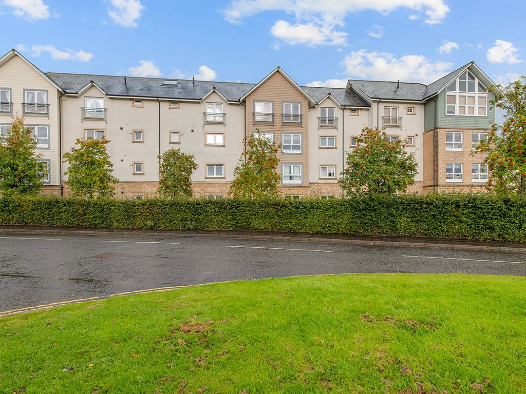 2 bed flat for sale in Chandlers Court, Stirling FK8, £195,000