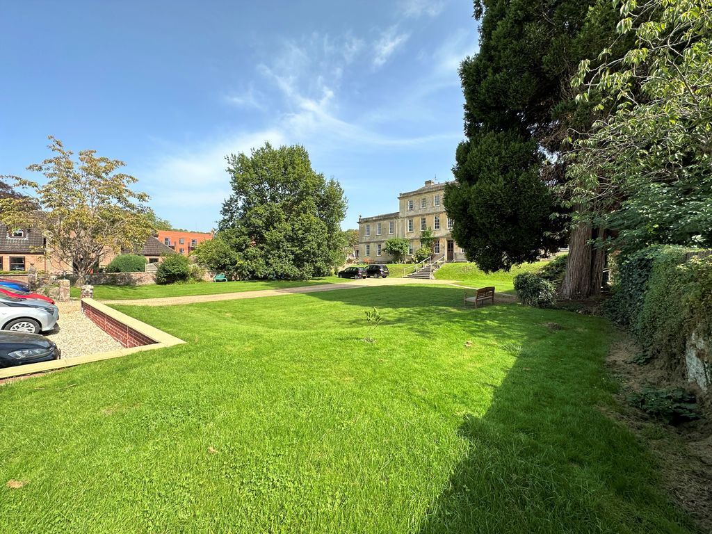 2 bed flat for sale in Portway, Warminster BA12, £225,000
