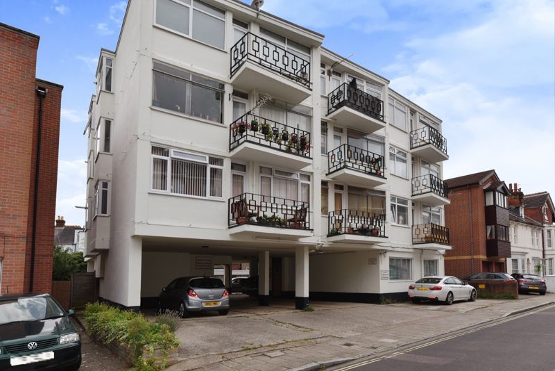 1 bed flat for sale in Malvern Road, Southsea PO5, £90,000