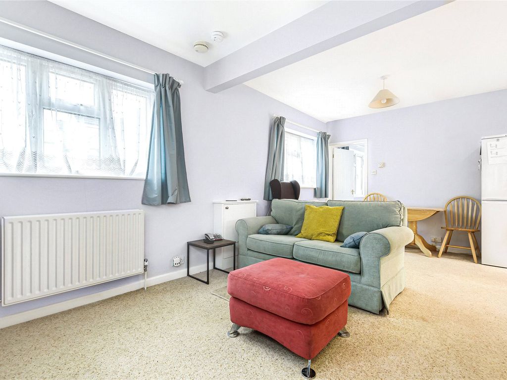 1 bed flat for sale in Guildford, Surrey GU2, £250,000