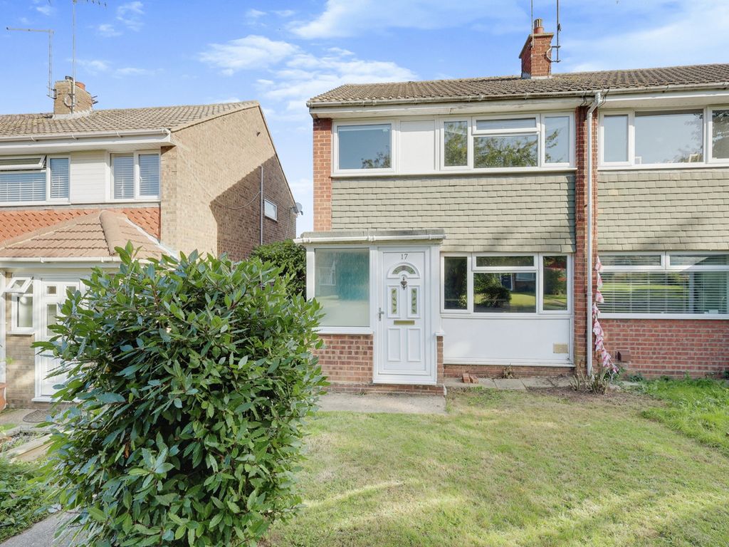 3 bed semi-detached house for sale in Scotts Walk, Rayleigh SS6, £325,000