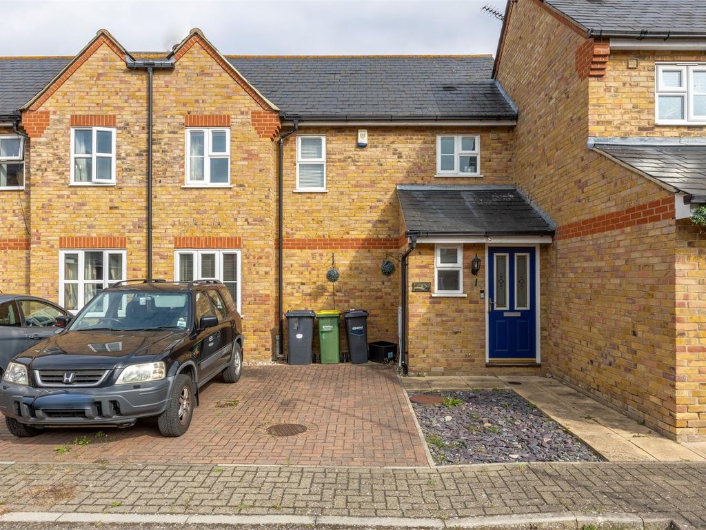 3 bed terraced house for sale in Pollards Court, Rochford SS4, £350,000
