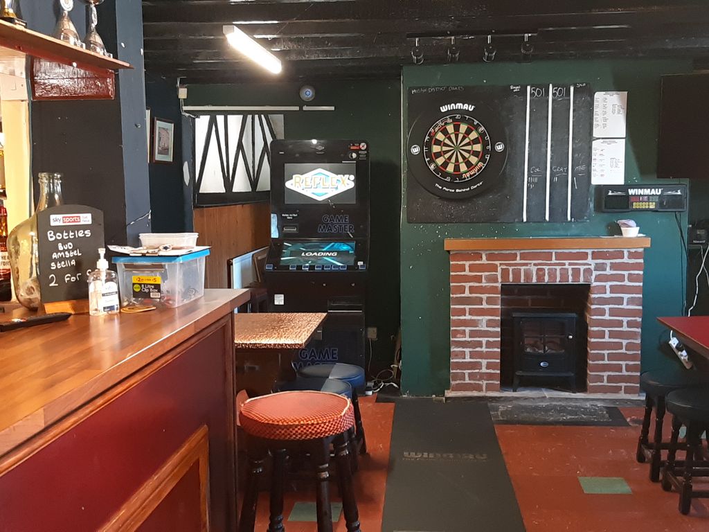 Pub/bar for sale in Greenfield Road, Holywell CH8, £295,000