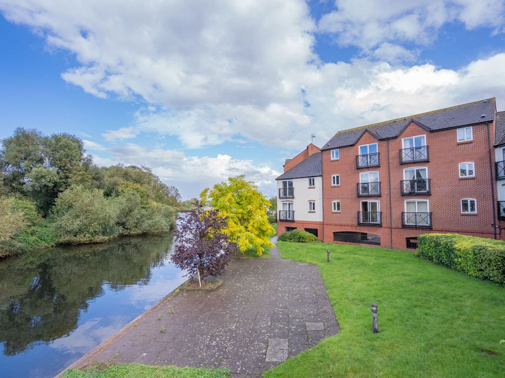 2 bed flat for sale in Mortimers Quay, Evesham WR11, £140,000