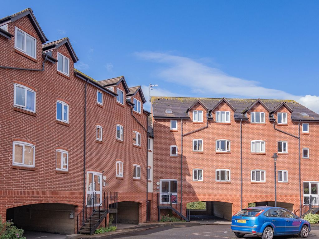 2 bed flat for sale in Mortimers Quay, Evesham WR11, £140,000