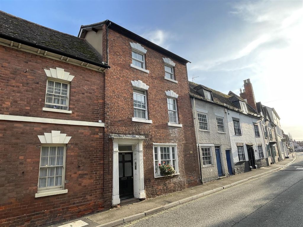 2 bed flat for sale in Church Street, Newent GL18, £129,950
