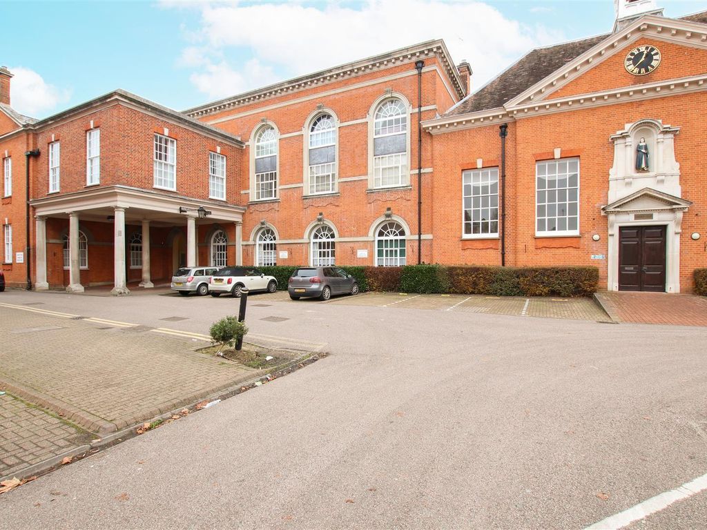 1 bed flat for sale in Chauncy Court, Hertford SG14, £160,000