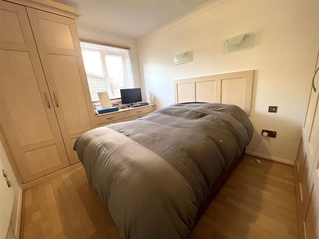 2 bed maisonette for sale in Highmoor, Marina, Swansea SA1, £195,000