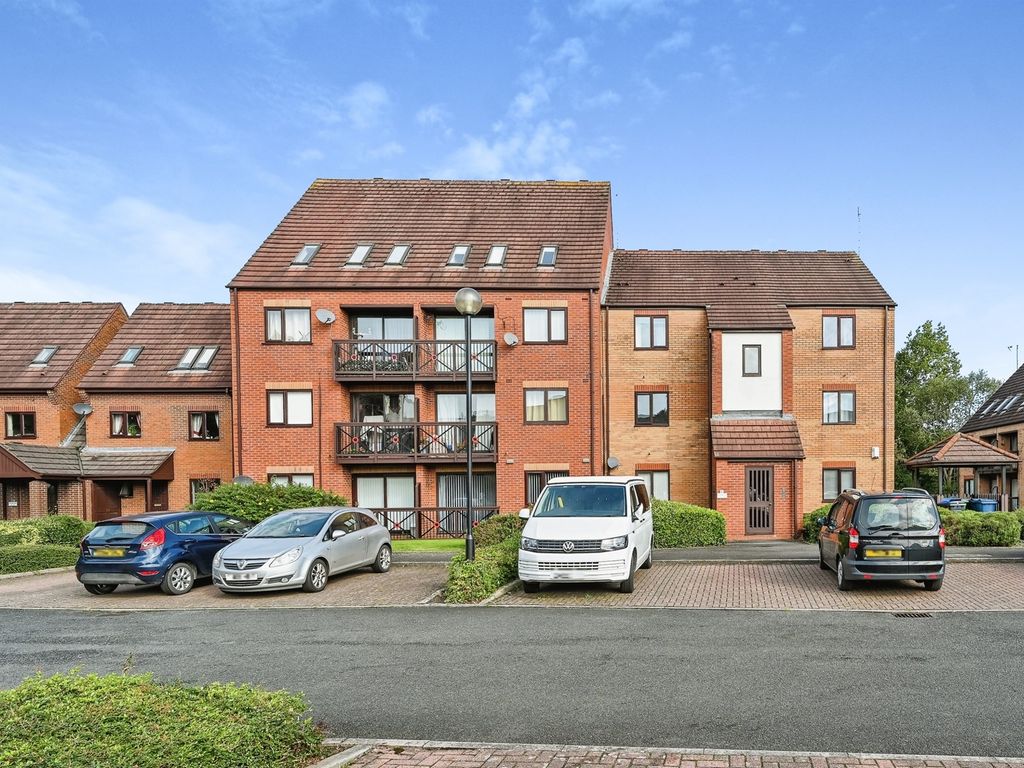 1 bed flat for sale in Peter James Court, Stafford ST16, £105,000