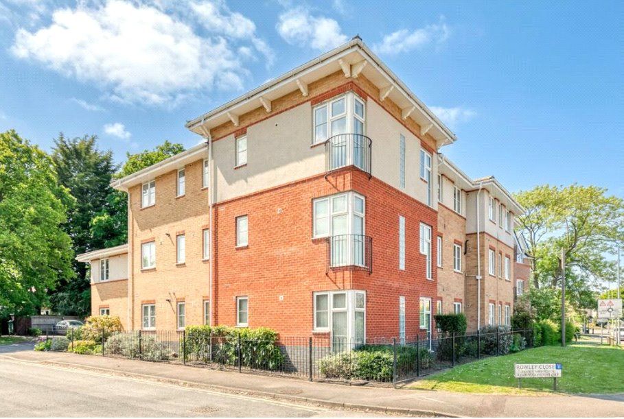 2 bed flat for sale in Rowley Close, Bracknell, Berkshire RG12, £260,000