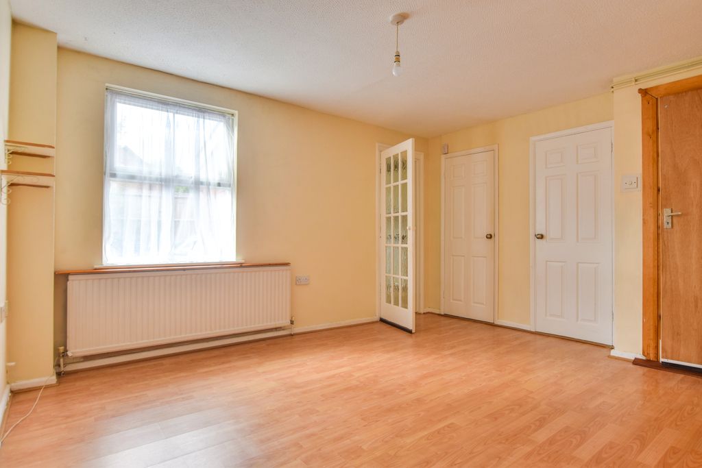 1 bed flat for sale in New Street, Dunmow CM6, £165,000