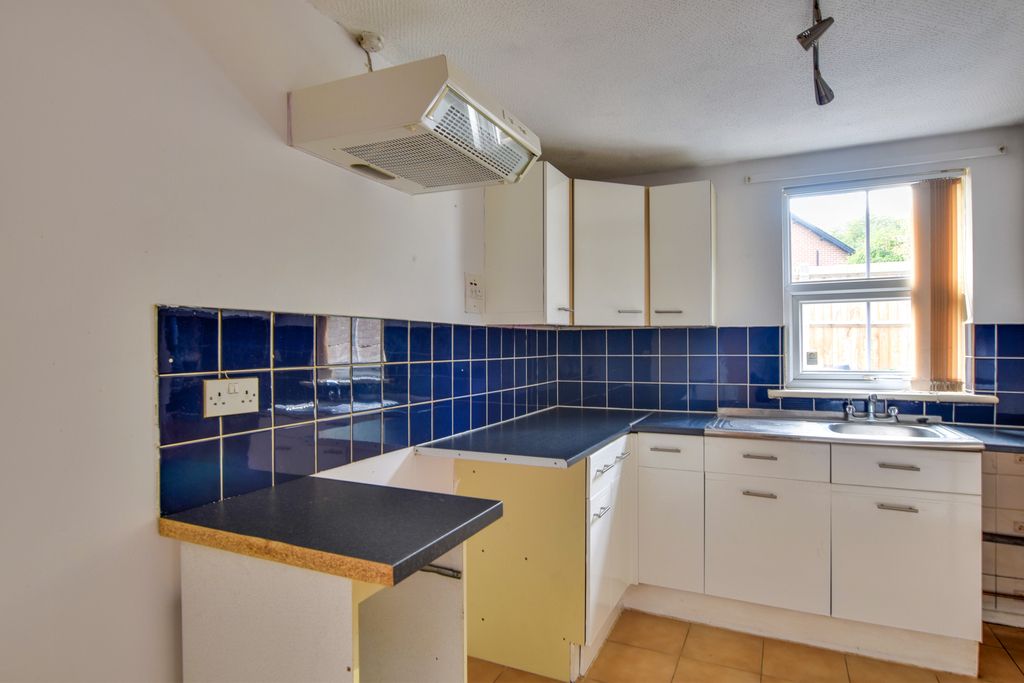 1 bed flat for sale in New Street, Dunmow CM6, £165,000