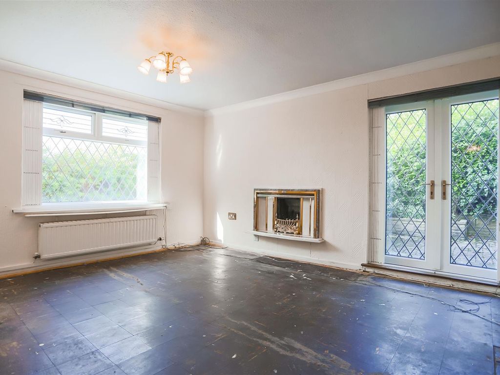 1 bed flat for sale in Deerstone Avenue, Burnley BB10, £54,950