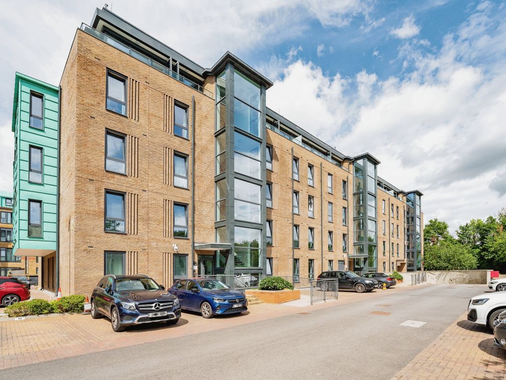 1 bed flat for sale in Rennie Court, Uxbridge, Greater London UB8, £128,000