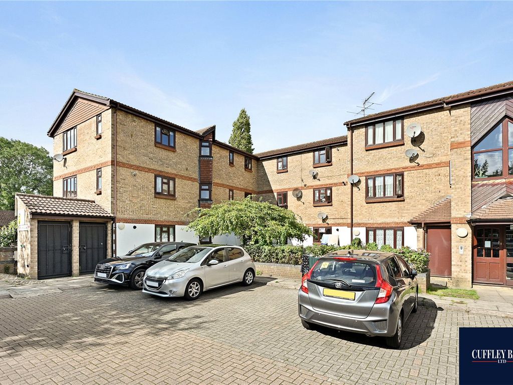 2 bed flat for sale in Alliance Close, Wembley HA0, £319,950