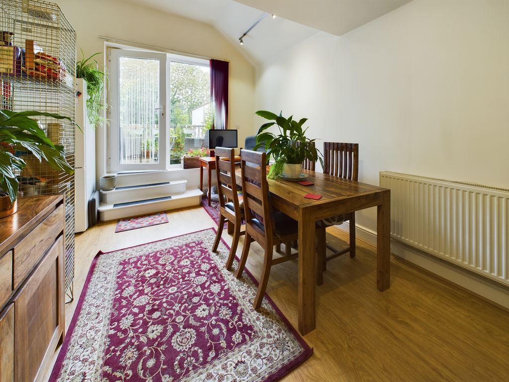 2 bed flat for sale in Waterside, Chesham HP5, £270,000