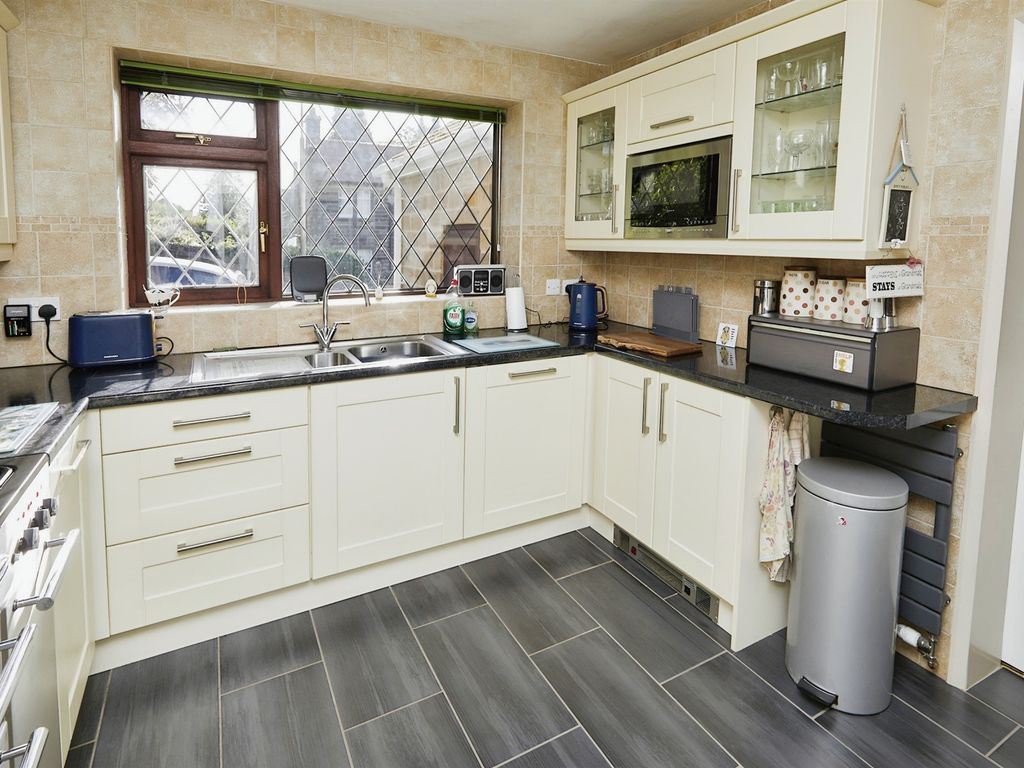 3 bed detached house for sale in Far Green, Matlock DE4, £315,000