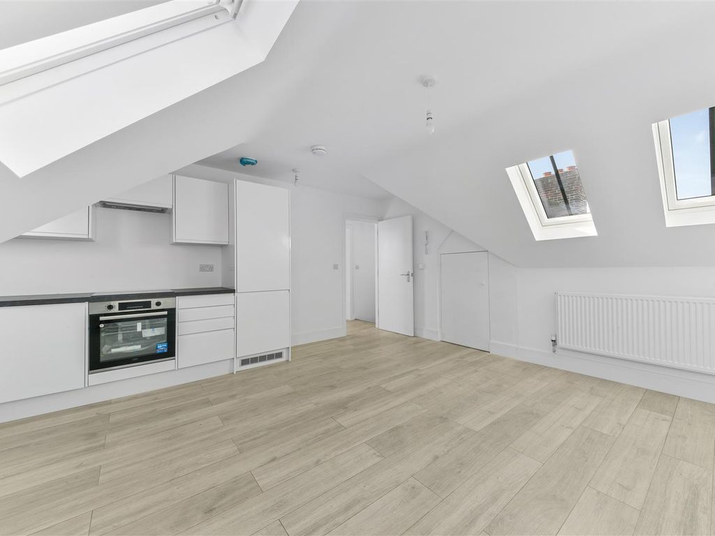 1 bed flat for sale in West Barnes Lane, New Malden KT3, £275,000