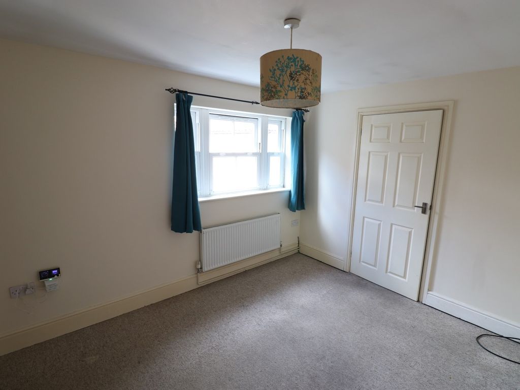 2 bed flat for sale in Paradise Road, Downham Market PE38, £125,000
