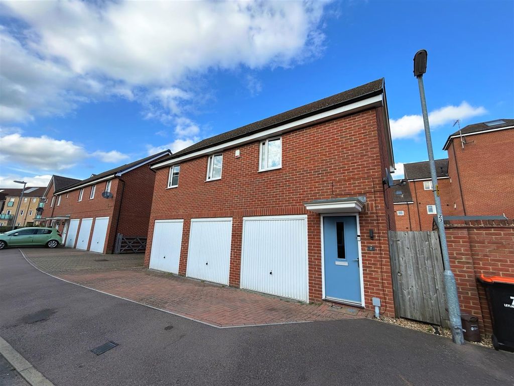 1 bed detached house for sale in Leyland Road, Dunstable LU6, £230,000
