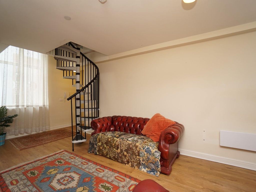 1 bed flat for sale in Bishops Lodge, Rockingham Lane, Sheffield S1, £115,000