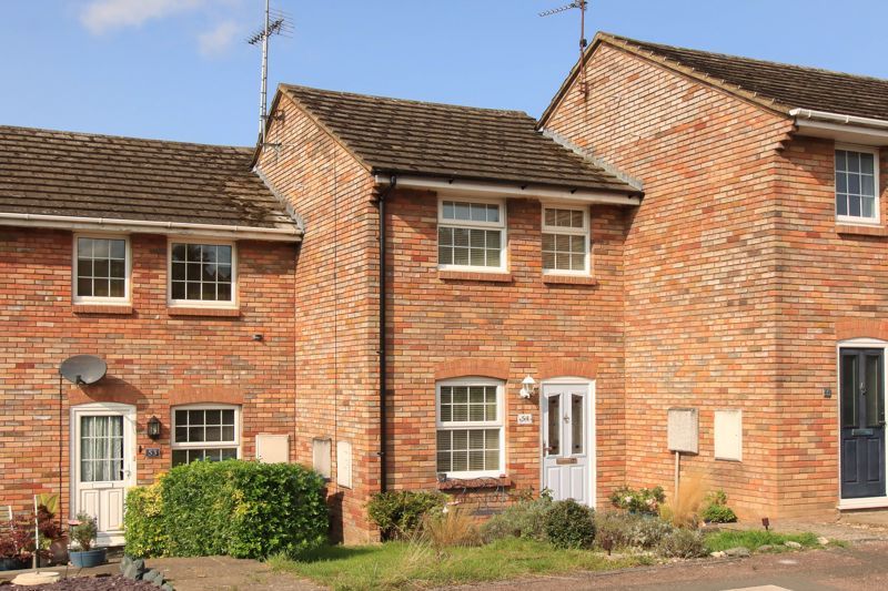 1 bed terraced house for sale in Grove Gardens, Tring HP23, £290,000