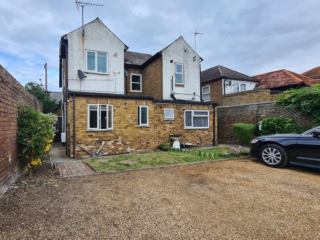 1 bed maisonette for sale in High Street, Colnbrook, Slough SL3, £190,000