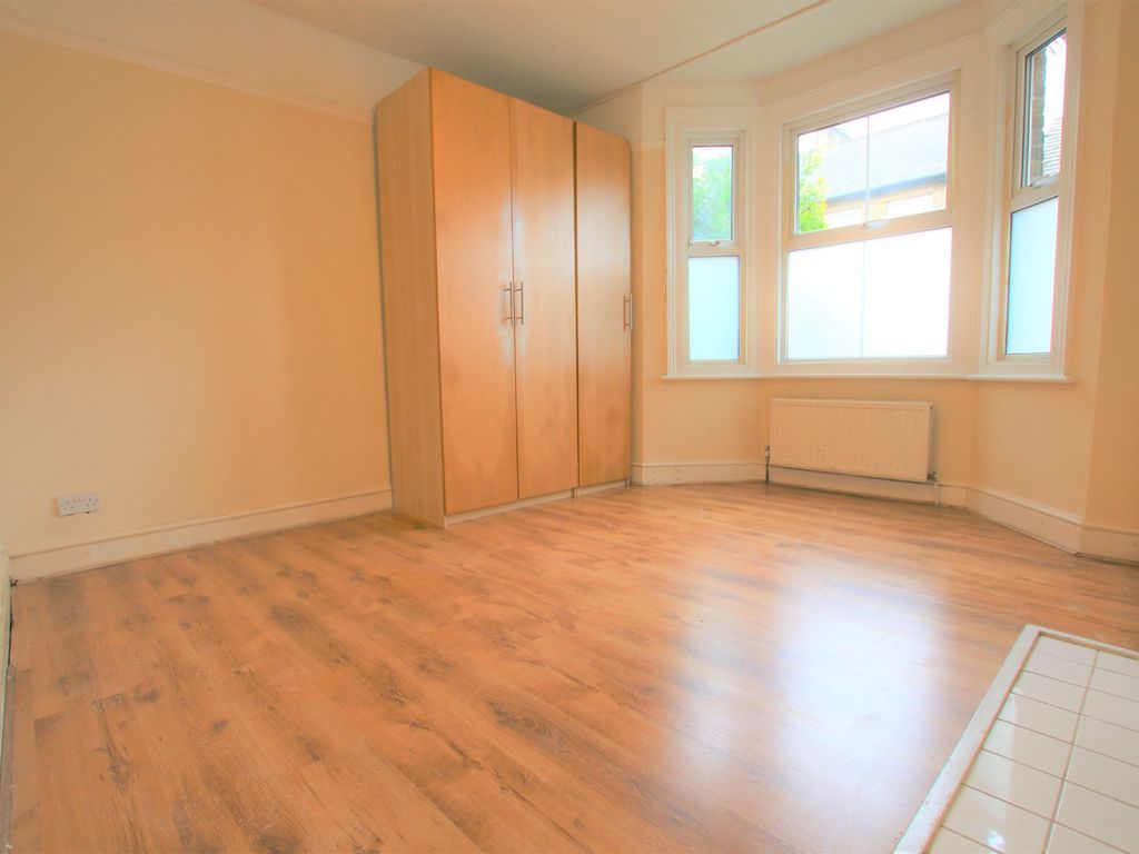 1 bed maisonette for sale in High Street, Colnbrook, Slough SL3, £190,000