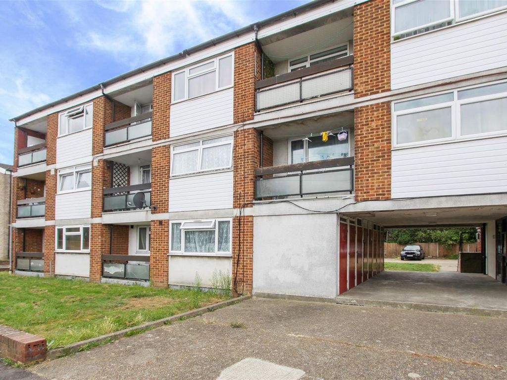 1 bed flat for sale in Perth Avenue, North Hayes UB4, £199,950