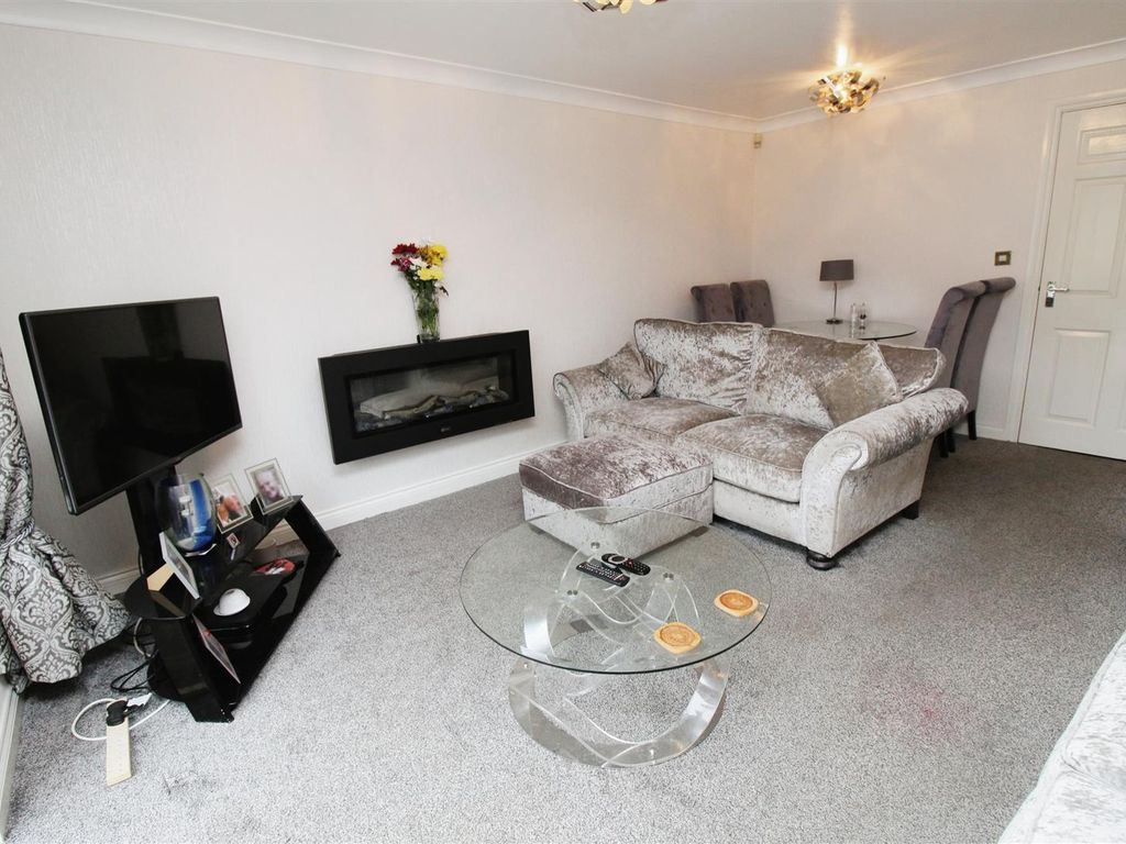 3 bed town house for sale in Meldon Way, Bradford BD6, £185,000