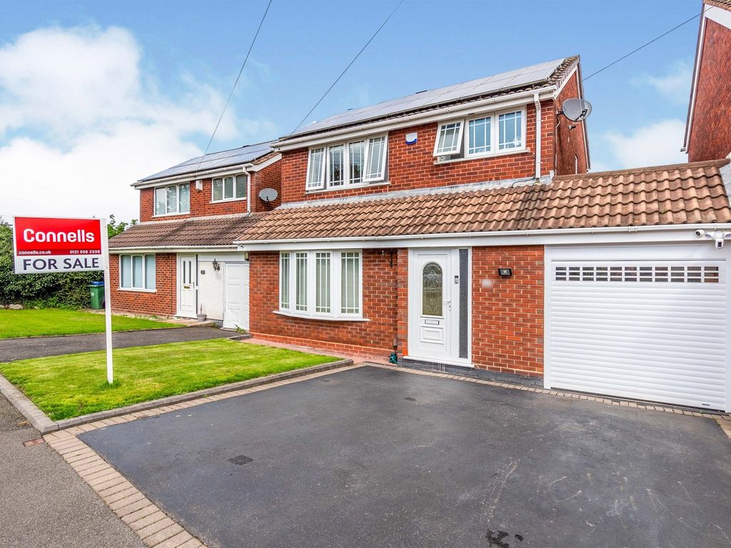 3 bed detached house for sale in Sparrow Close, Wednesbury WS10, £300,000