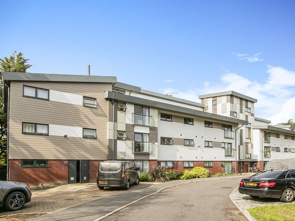 1 bed flat for sale in Canford Heath Road, Darbys Corner, Poole, Dorset BH17, £114,000